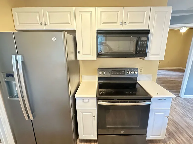8004 N Alaska St — Photo 3