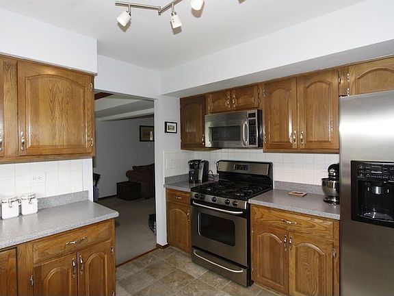 5th image of 369 W Windsor Dr