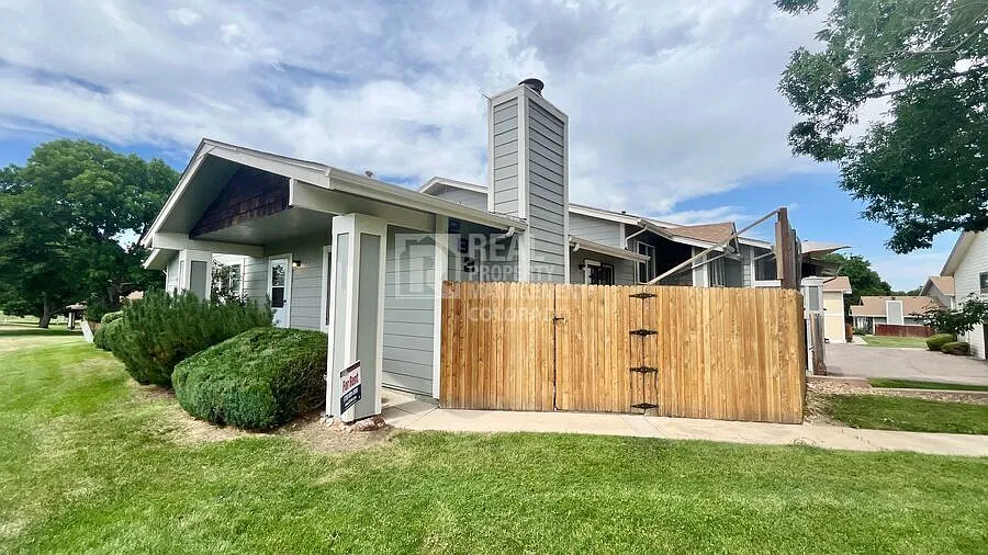 For Rent: 3BR/2BA Townhouse in Arvada, CO near Golf Course — Photo 1