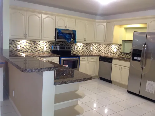 631 Bailey St, Boca Raton, FL 33487
