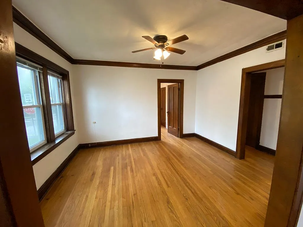 2020 W Cornelia Avenue — Photo 2