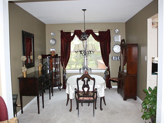 4th image of 211 Meetinghouse Ln