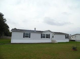 28558 Spruce Dr, Flat Rock, MI