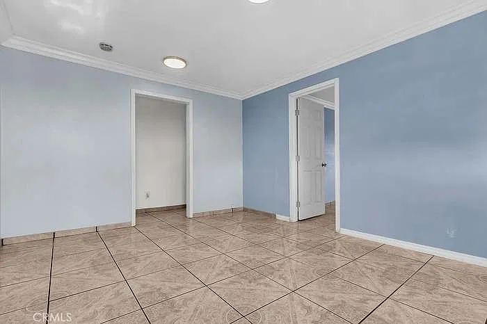 3 bed, 950 sqft, $3,200 — Photo 2