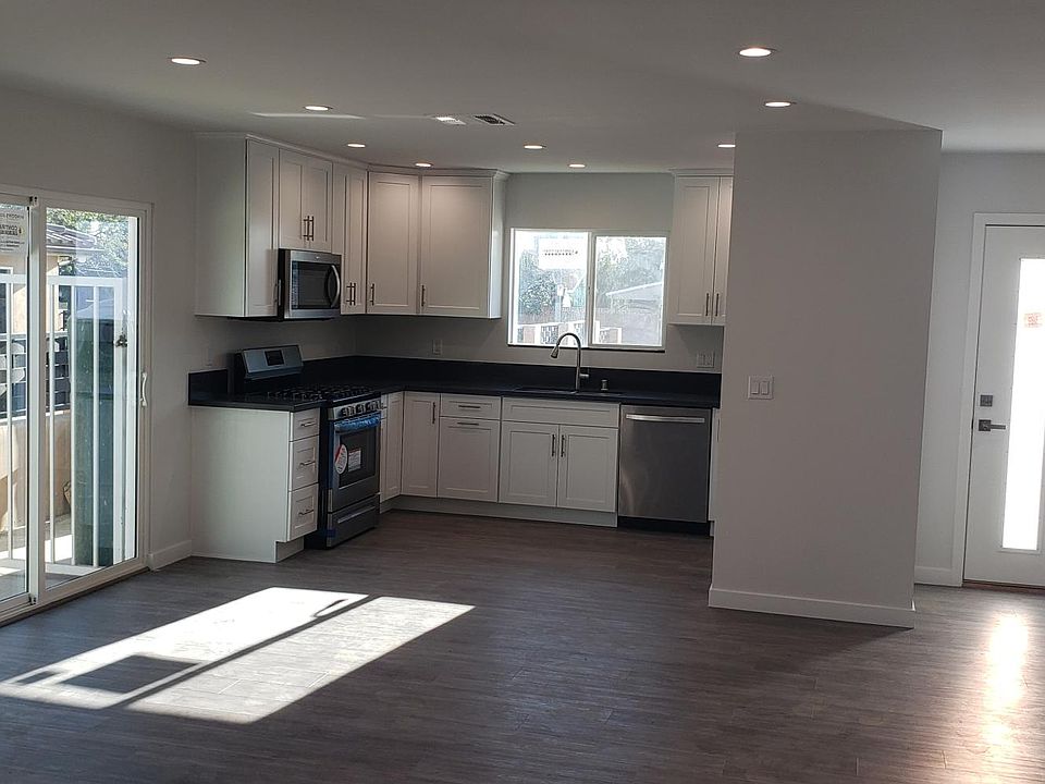 1st image of 10874 Arleta Ave