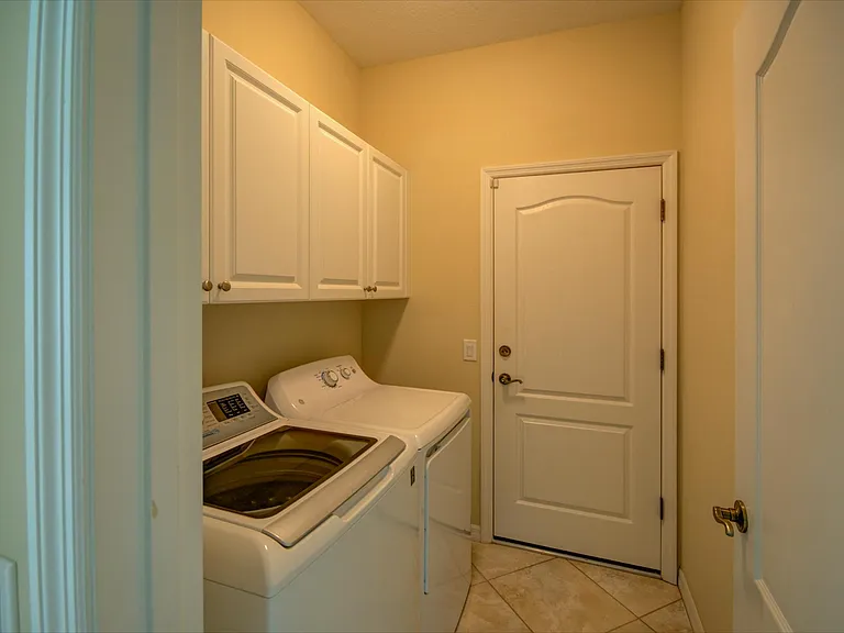 4910 Newport News Cir — Photo 19
