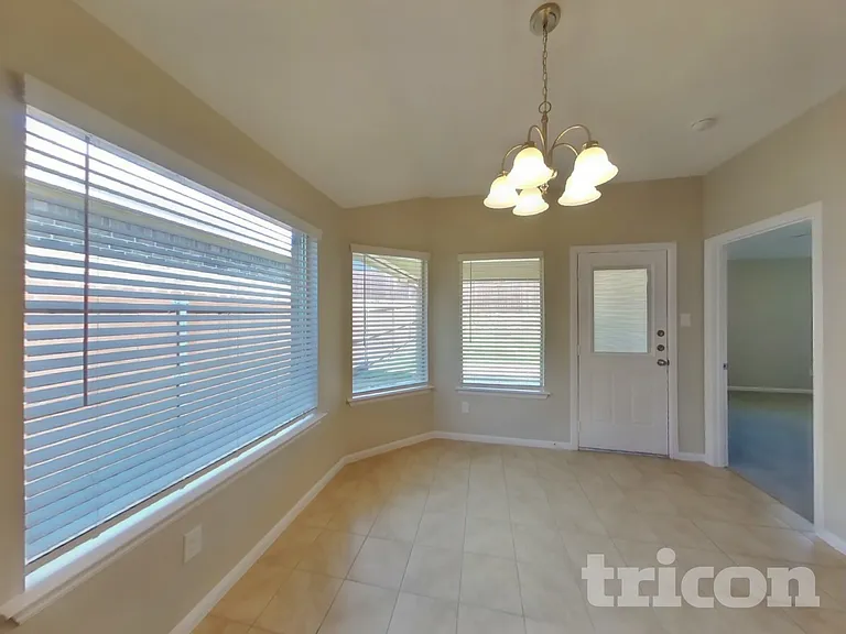 10020 Poinsett Way — Photo 6