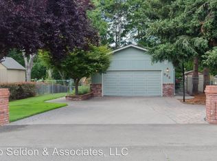 972 S Shasta Ave, Eagle Point, OR 97524
