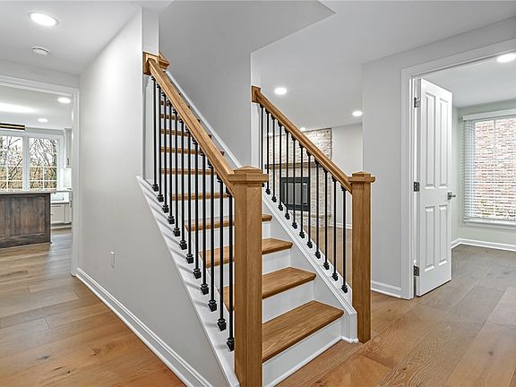 2nd image of 10073 Oakridge Dr