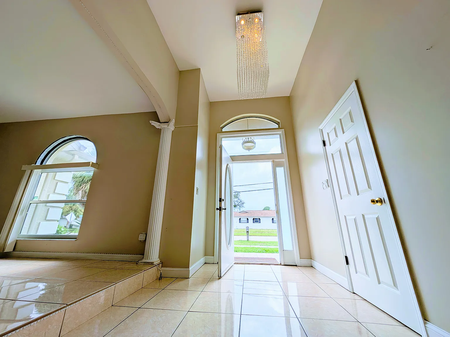 4 bed, 5.5 bath, 4440 sqft, $3,950 — Photo 4