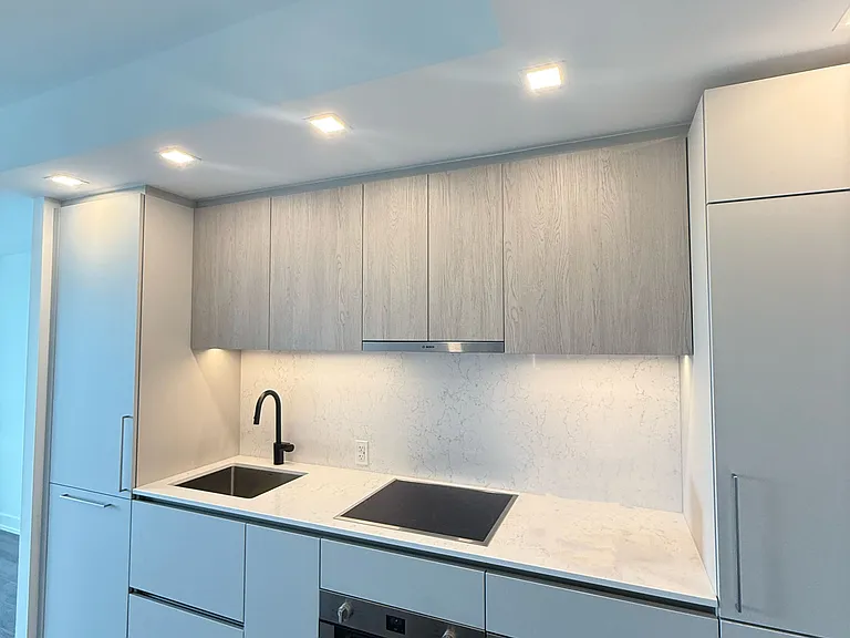 609 Sherbourne St #4008 — Photo 1