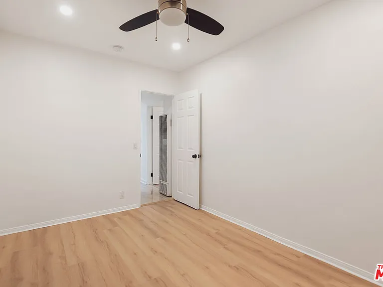 806 Navy St — Photo 17