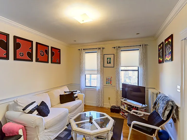 76 Quint Ave #7 — Photo 1