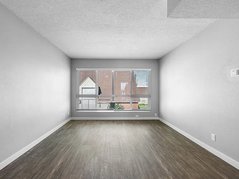 Park Apartments-Beautiful recently renovated — Photo 15