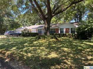 708 E 13th St, Cameron, TX 76520