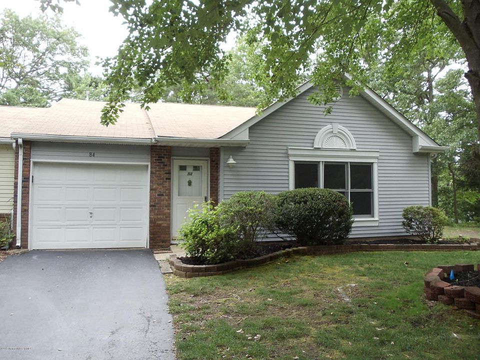 1st image of 84 Woodshill Dr N