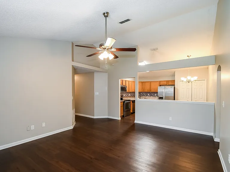 2041 Hunters Trace Cir — Photo 4