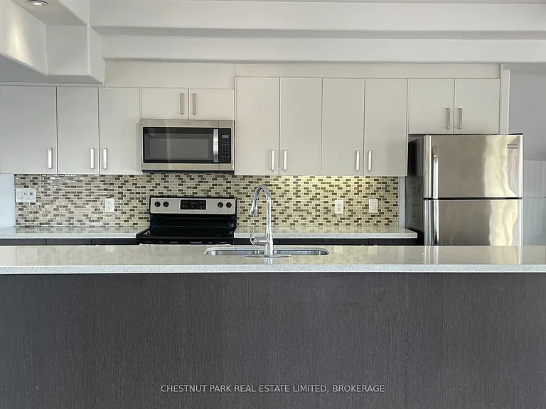 3443 Bathurst St #405 — Photo 17