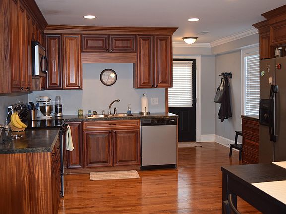 3rd image of 3224 N Davis Drive