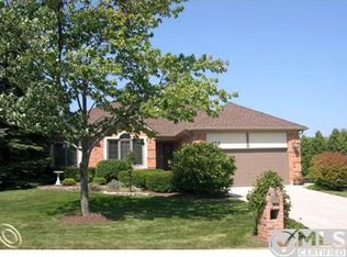 452 Parkland Dr, Rochester Hills, MI 48307