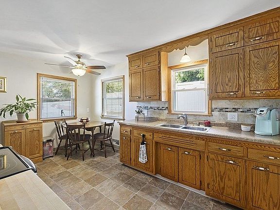 4th image of 1949 Southview Blvd