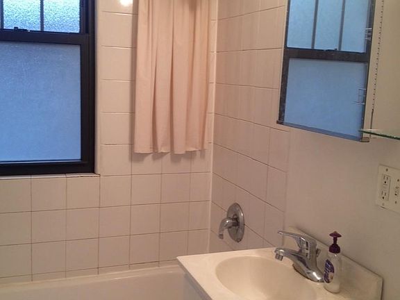 4th image of 22395 N Bissell St #1L
