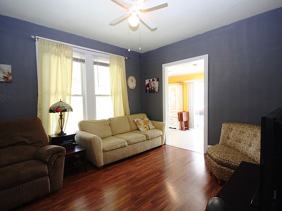 4th image of 4749 Sigel Ave