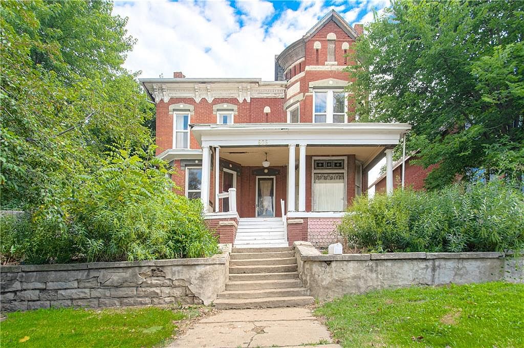 605 Atchison St, Atchison, KS 66002 | Zillow