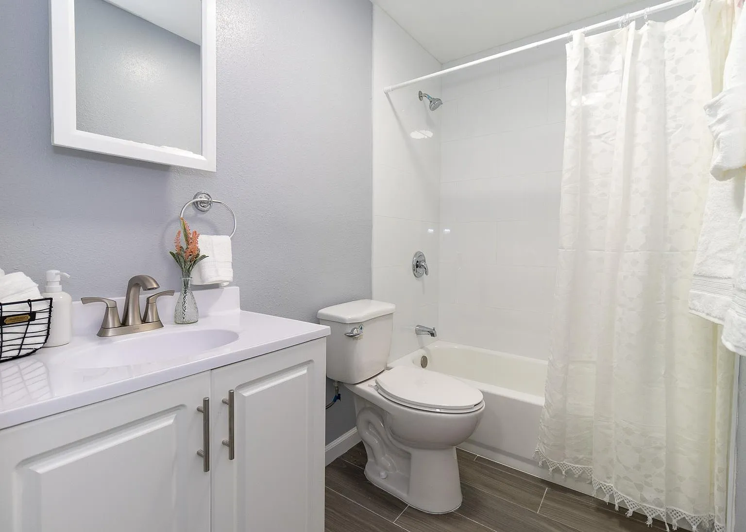 5211 Live Oak St — Photo 3