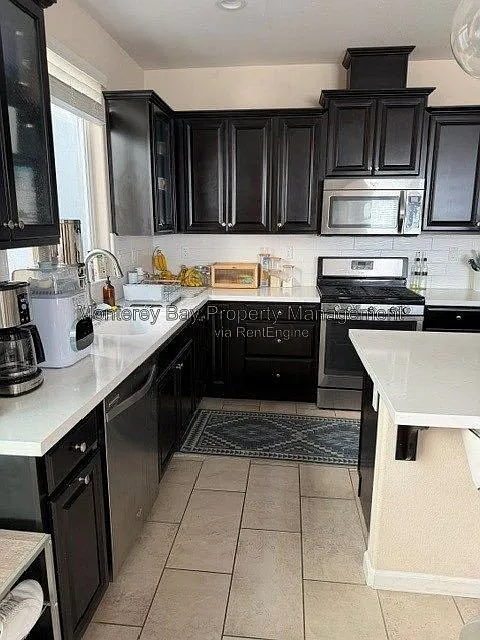 3 bed, 2.5 bath, 1636 sqft, $4,400 — Photo 4