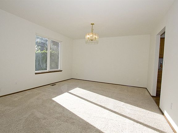5th image of 20930 NE 78th St