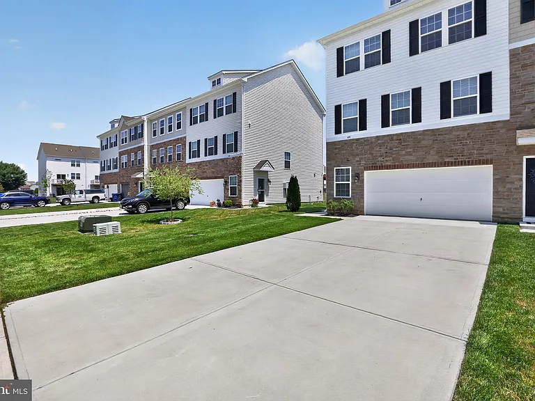 491 N Palace Dr — Photo 36