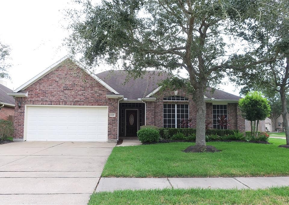 1st image of 556 Green Cedar Dr