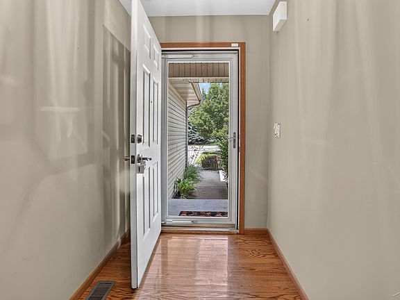 3rd image of 11 Rose Cottage Ln