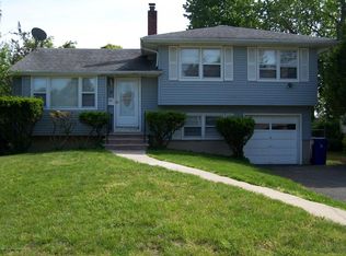 10 Ray Dr, Toms River, NJ 08753