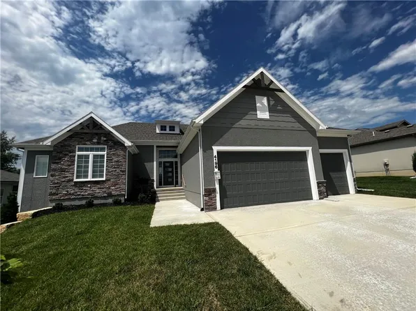 4196 NE Chapel Manor Dr, Lees Summit, MO 64064