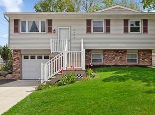 4528 Chesterfield Blvd NW, Grand Rapids, MI 49534