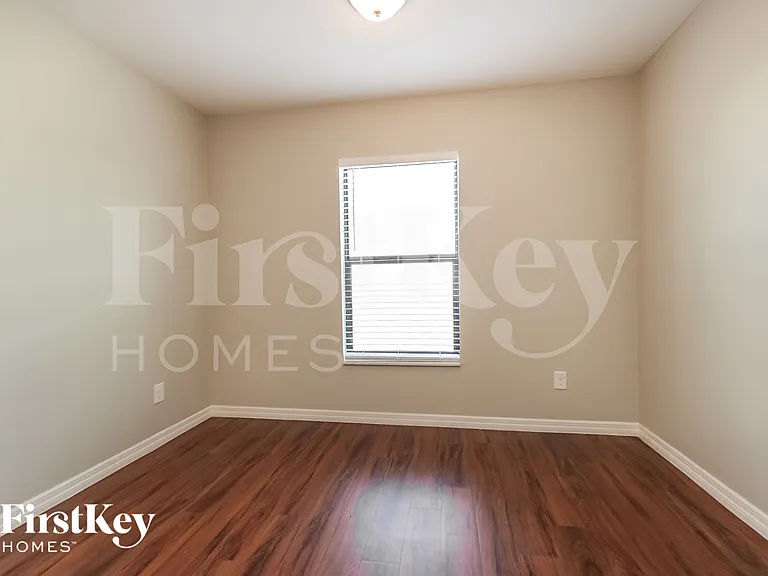 1544 Swan Lake Cir — Photo 12