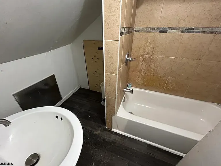 1405 Langston Ave — Photo 14