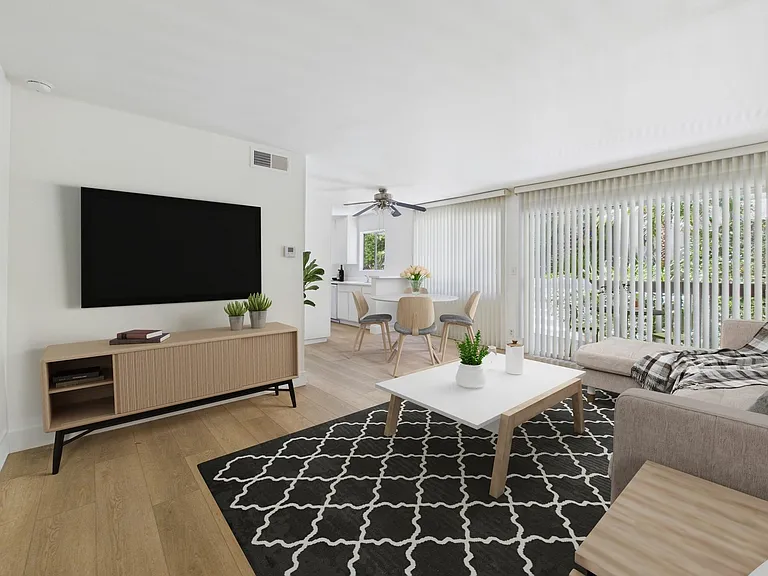 La Cresta Apartments — Photo 17