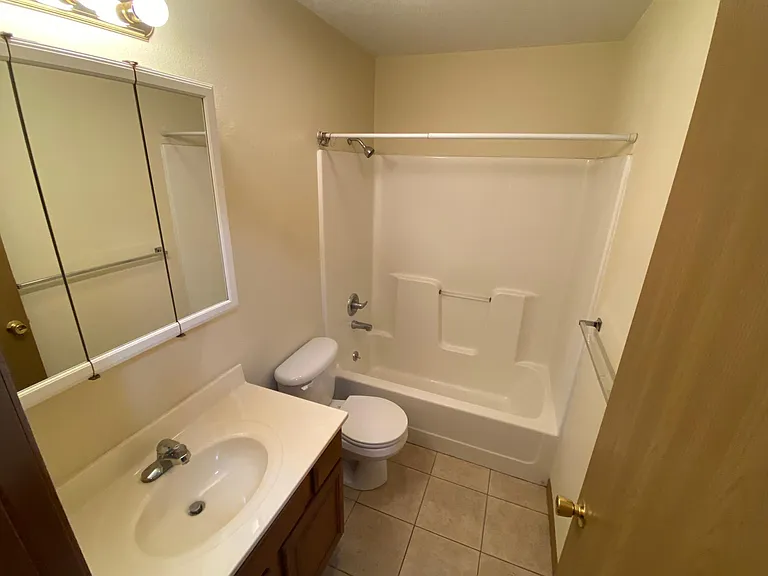 1118 Vattier St #8 — Photo 5