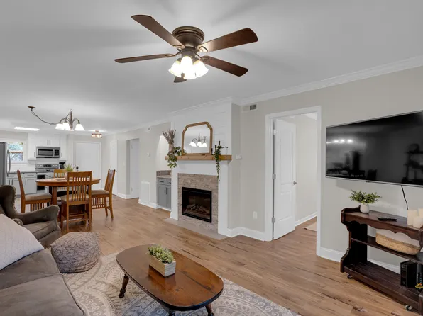 323 Edgewater Ln, West Columbia, SC 29169