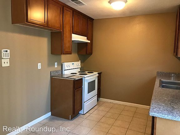 3rd image of 2632 Plantation Pl