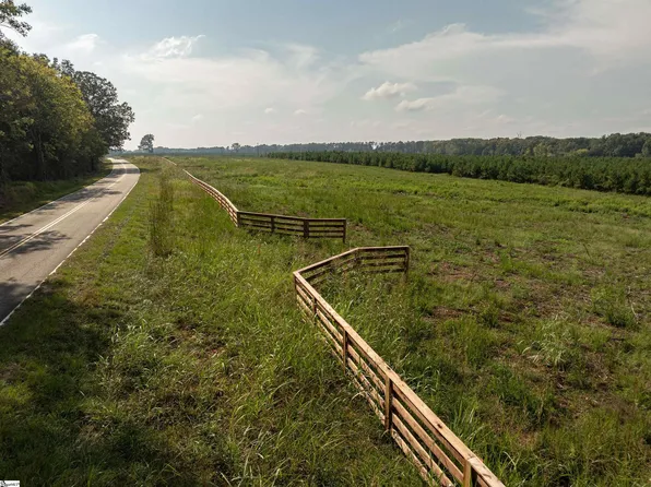 6 Young Rd, Clinton, SC 29325