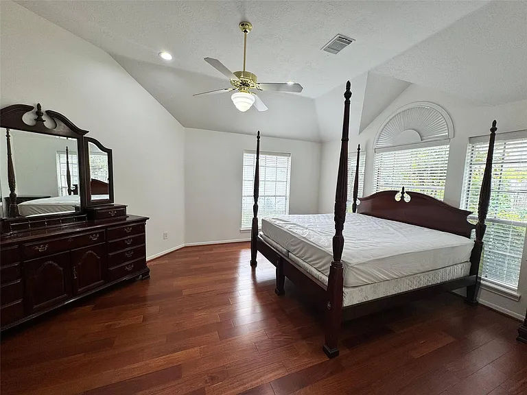 1718 Berkoff Dr — Photo 32