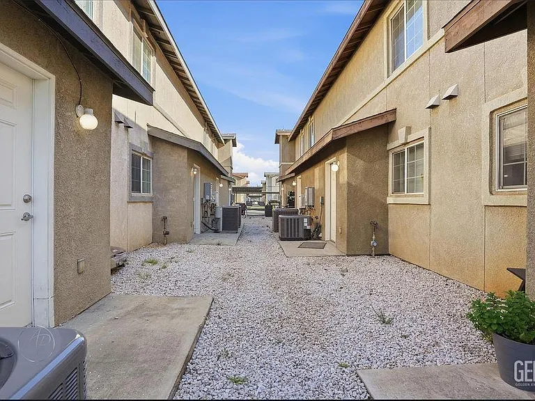 600 E Hosking Ave #10 — Photo 11