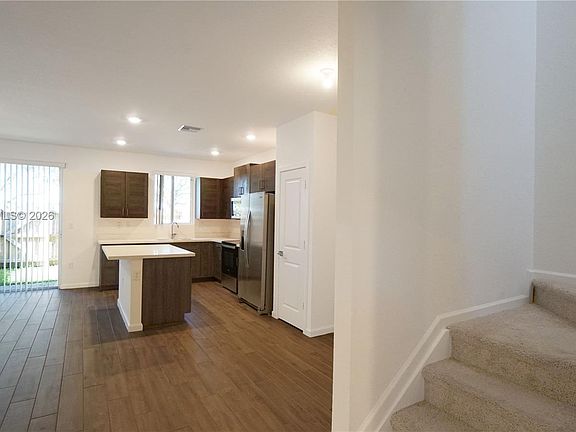 4th image of 2411 SE 10th St #2411
