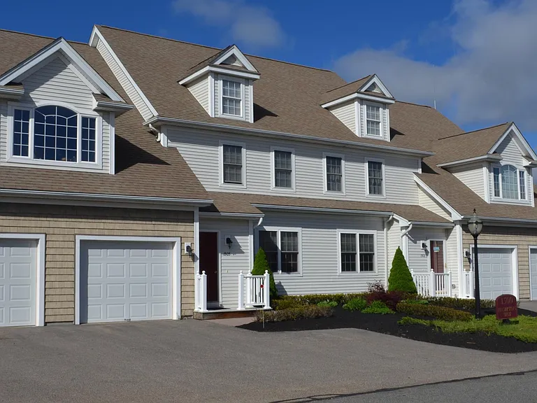 Upper Level Condominium