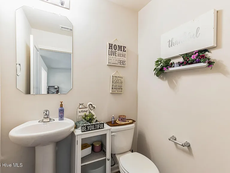 1253 Manor Dr — Photo 5