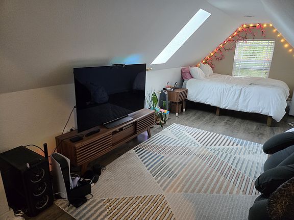 4th image of 2006 E Union St APT 4